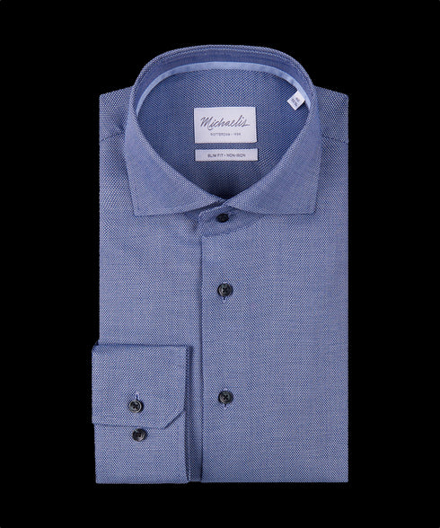 Donkerblauw gestippeld overhemd met donkere knopen