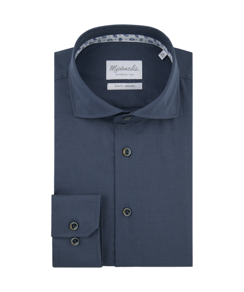 Donkerblauw overhemd met lichte band in kraag