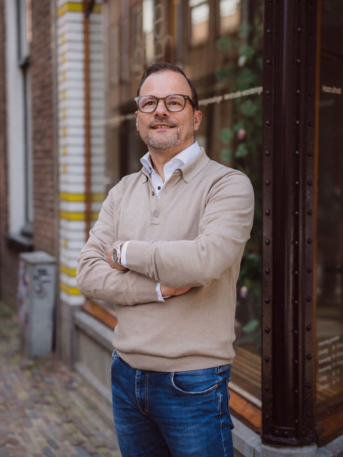 Zandkleurige polo met lange mouw