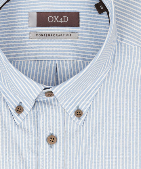 Lichtblauw overhemd met witte strepen en button-down